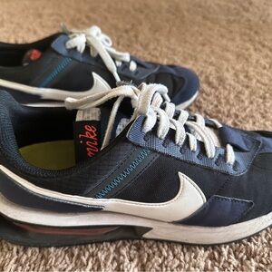 Nike Men's Navy and White Sneakers